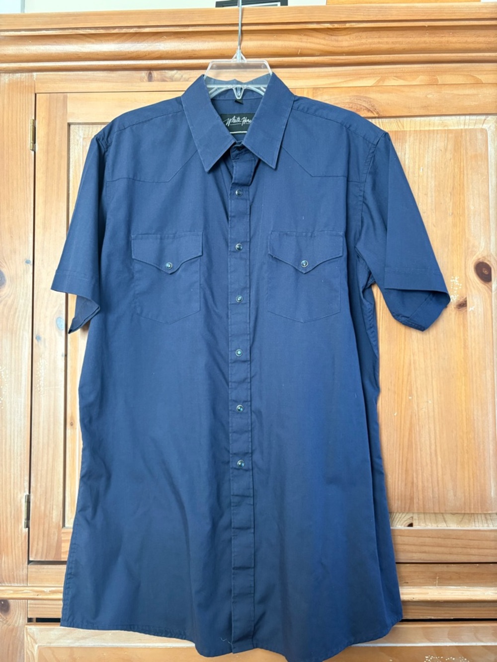 Men's Short-Sleeve Navy Button-Down Shirt with Chest Pockets
Western style